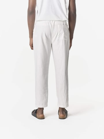 KOROSHI - regular Pantalón en blanco