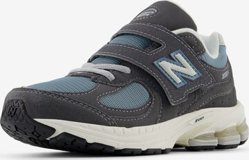 new balance Sneakers '2002' in Grey: front