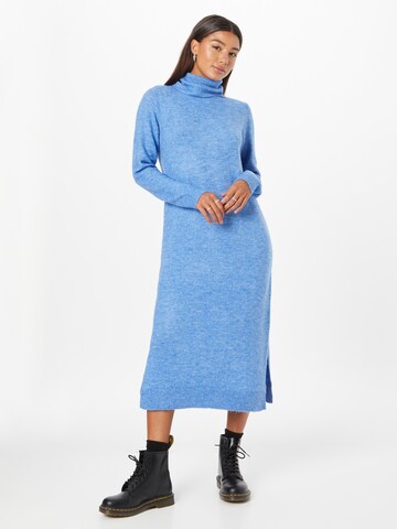 PIECES Stickad klänning 'JULIANA' i blå: framsida