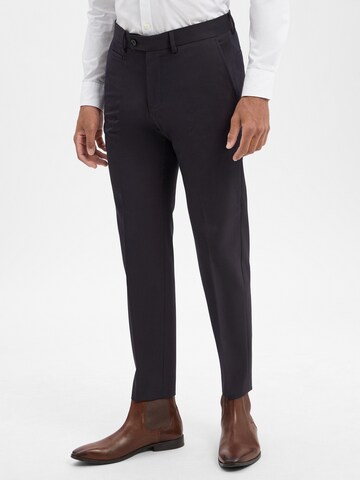 STRELLSON Slim fit Pleated Pants 'Maury' in Purple: front