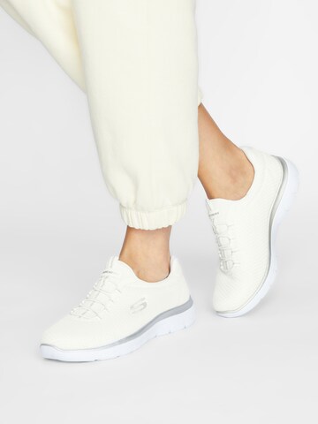 SKECHERS - Sapatilhas slip-on 'Summits' em branco