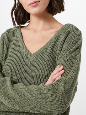 NU-IN Sweater in Green