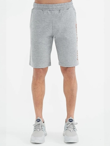 Pantalon Tommy Life en gris : devant