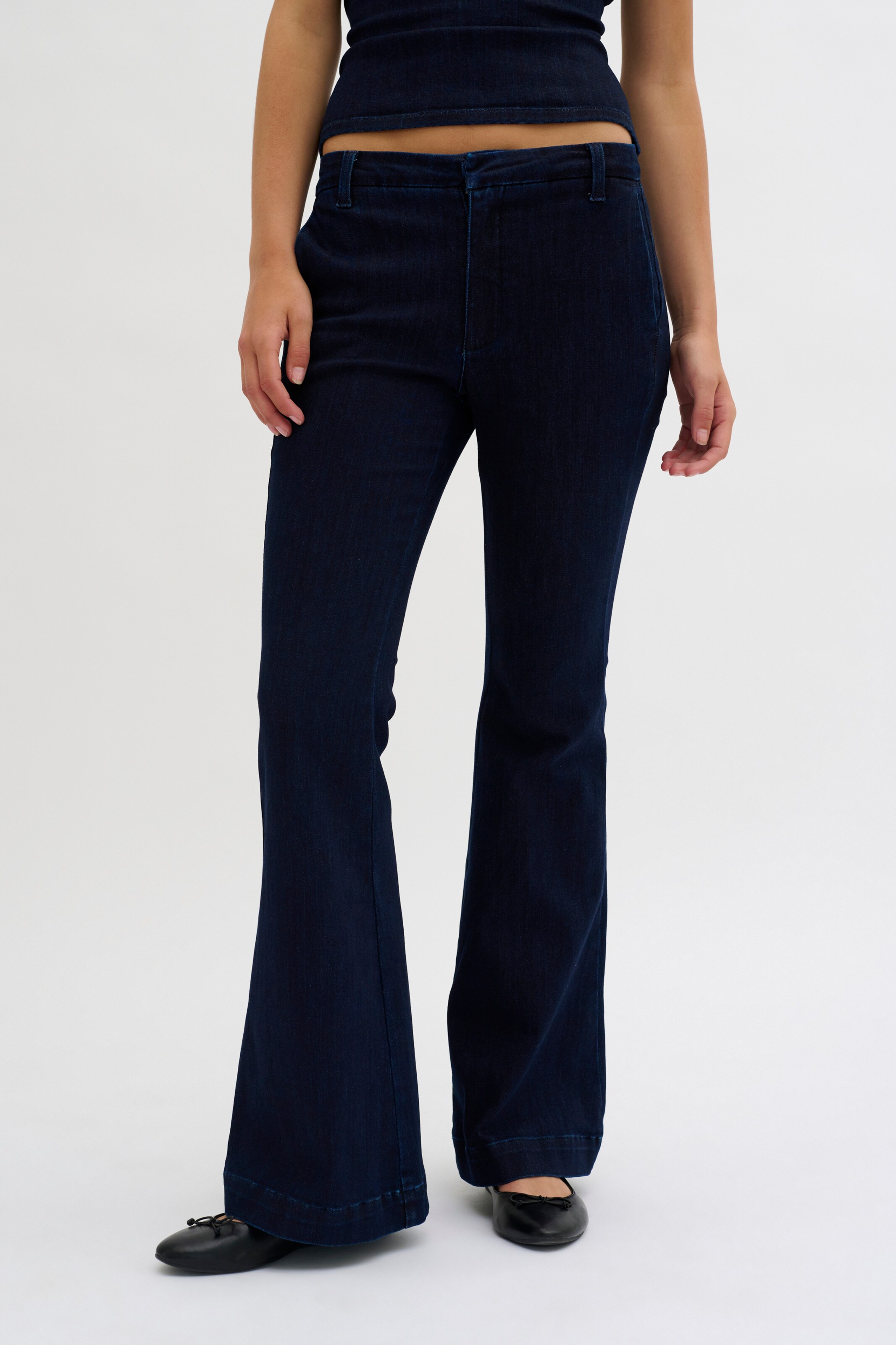 My Essential Wardrobe Flared Jeans i blå: forside