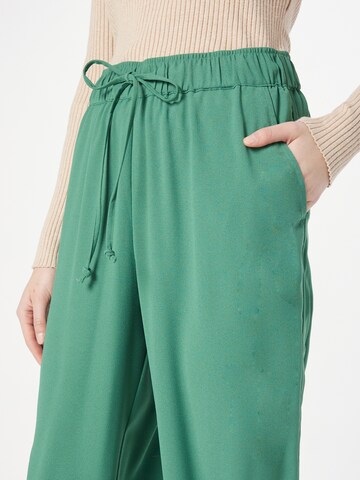SOAKED IN LUXURY Zúžený Kalhoty 'Shirley' – zelená