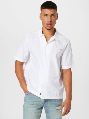 Calvin Klein Jeans - Ajuste regular Camisa 'SPLASH' en blanco: frente