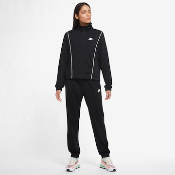 Nike Sportswear Joggingpak 'Essential' in Zwart: voorkant