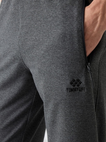 Tommy Liferegular Sportske hlače 'Jogginghose' - siva boja
