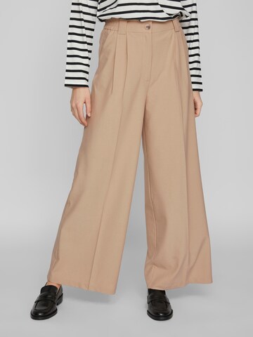 VILA Wide leg Trousers with creases 'Fine' in Beige: front