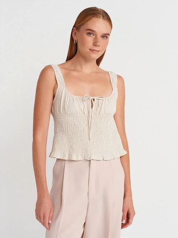 Dilvin - Blusa em bege: frente