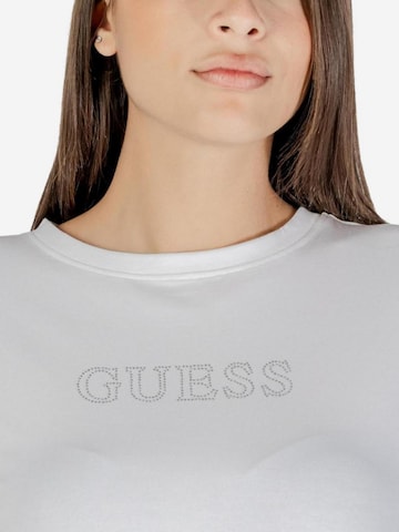 Top 'BRIANA SS T-SHIRT V3BI11 J1314' di GUESS in bianco