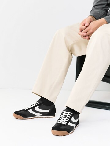 Next Sneaker in Schwarz