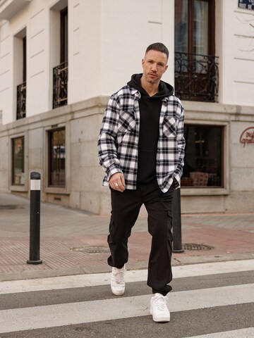 DAN FOX APPAREL Regular Fit Skjorte 'Mattes' i sort