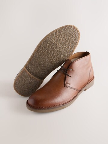 Next - Botines chukka en marrón