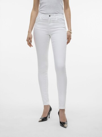Slimfit Jeans di VERO MODA in bianco: frontale