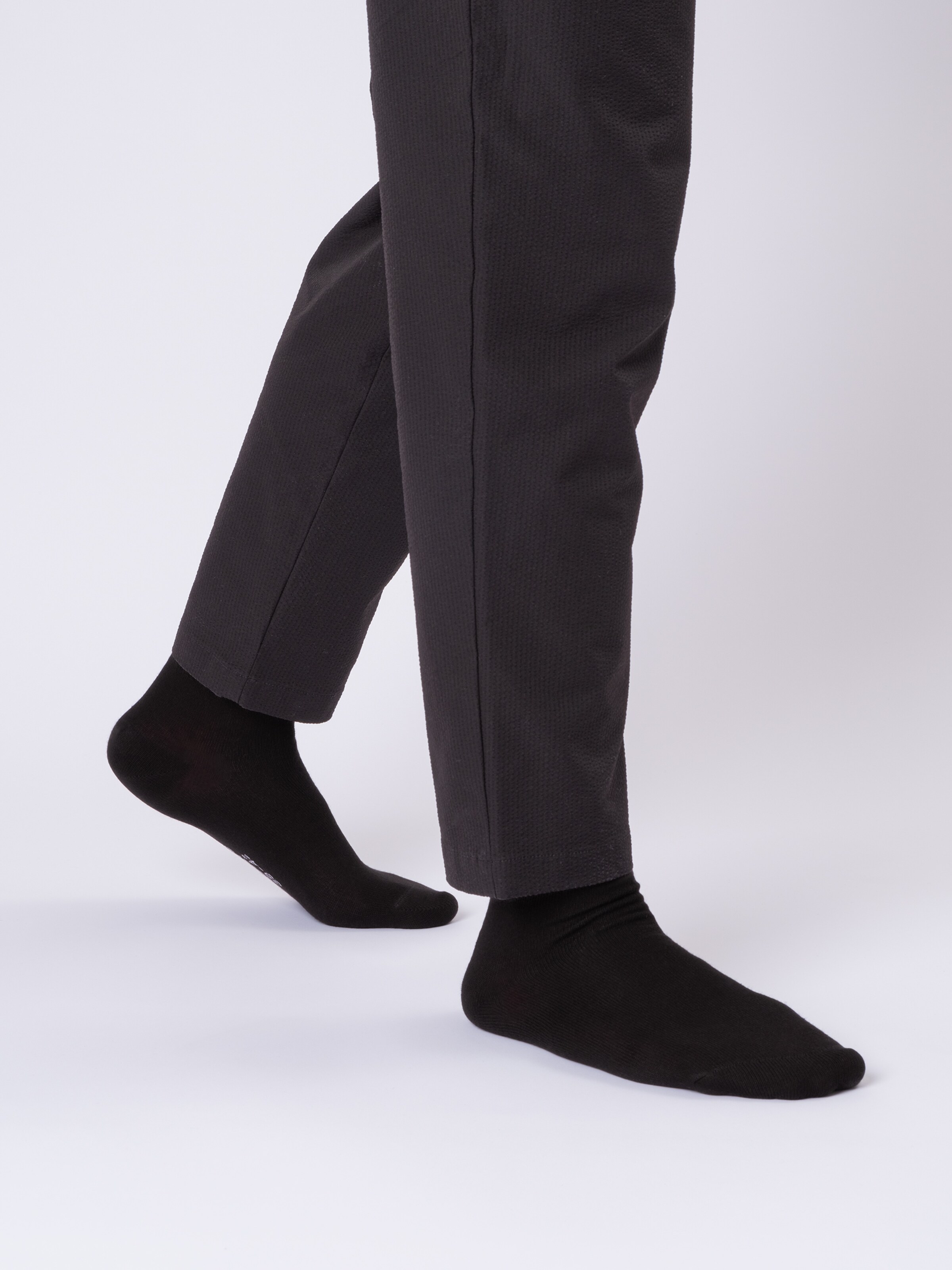 Occulto Socks 'Hermann' in Black: front