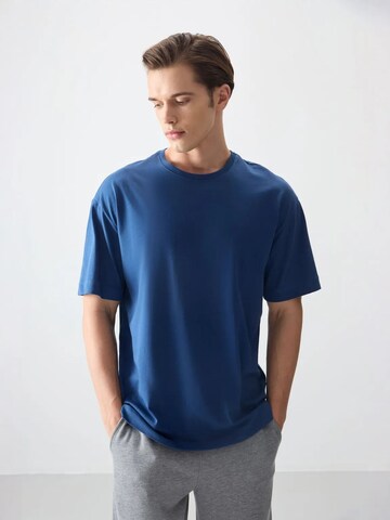 Tommy Life T-Shirts in Blau: Vorderseite