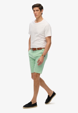 Superdry Regular Chino in Groen