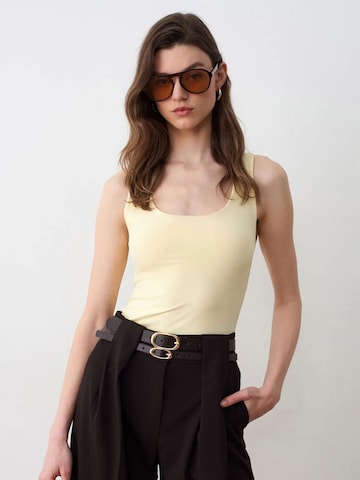 Dilvin Top in Yellow: front