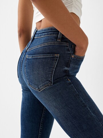 Skinny Jeans di Bershka in blu