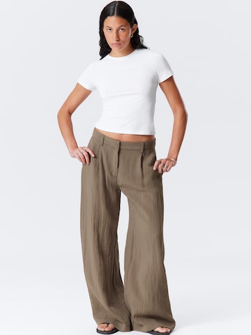 WEEKDAY Μπλουζάκι σε λευκό