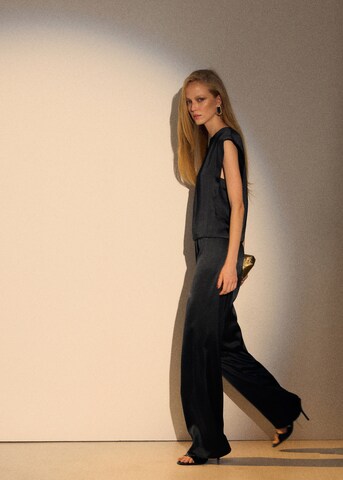 MANGO Wide Leg Housut 'LENA' värissä musta: sivusta