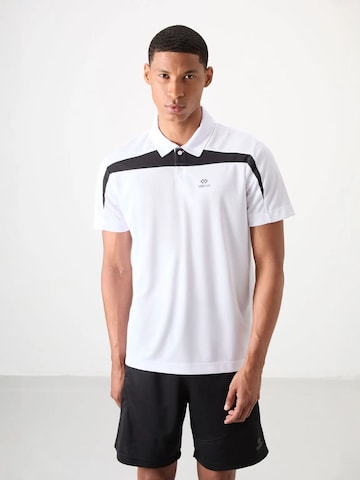 Tommy Life Performance Shirt in White: front