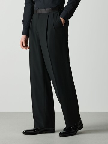 Next Loose fit Pleat-Front Pants in Black: front