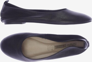 Buffalo London Flats & Loafers in 38 in Black: front