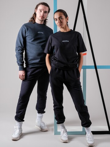 FANTASTIC REALITY STUDIOS Regular Hose 'LOGO SWEATPANTS - Bio-Baumwolle'‌‌‌‌ in Blau