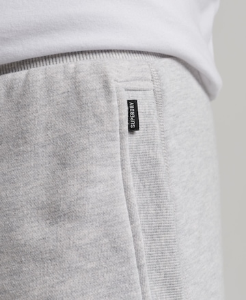 Superdry Regular Shorts in Grau