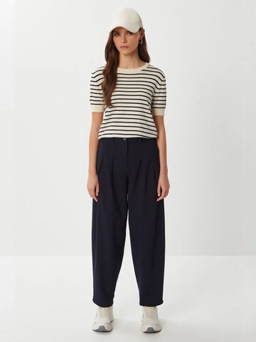 Barrel Pantaloni con pieghe di Happiness İstanbul in blu