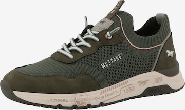 Baskets basses MUSTANG en vert : devant