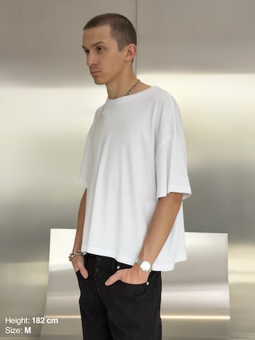 ENRAGE - Camiseta 'RIB BAGGY TEE' en blanco