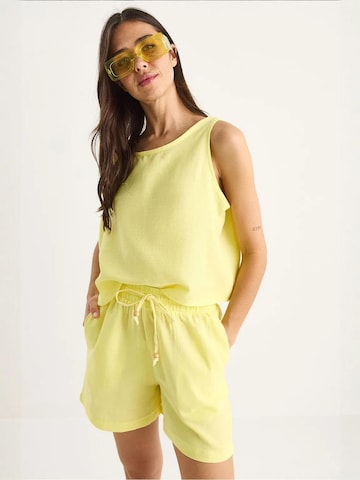 Pantalons de tailleur Bianco Lucci en jaune