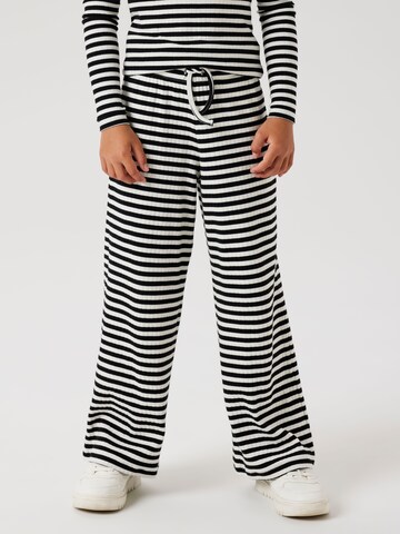 NAME IT Regular Hose 'Suraja' in Schwarz: Vorderseite