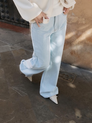 millane - Pierna ancha Pantalón en azul