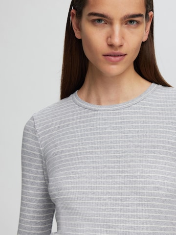 Maglietta 'Anna' di SELECTED FEMME in grigio