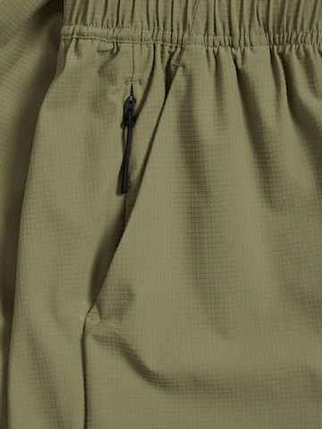 HALO Loosefit Sporthose in Grün