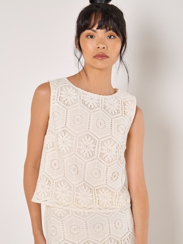 Apricot Top ' ' in White: front