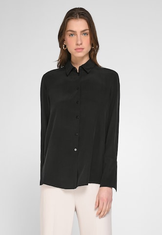 tRUE STANDARD Blouse in Black: front