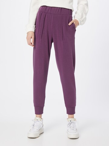 Effilé Pantalon de sport 'PALMER ' Marika en violet : devant