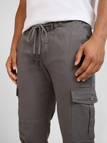 Pittman Tapered Cargo Pants 'Darius' in Grey