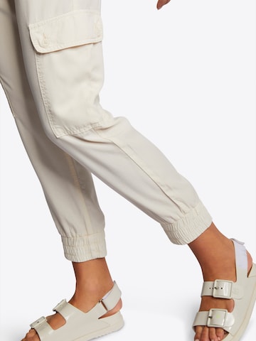 Effilé Pantalon cargo Rich & Royal en blanc