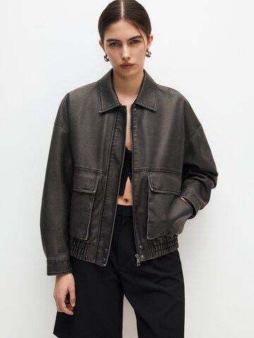 Pull&Bear Between-Season Jacket in Grey: front