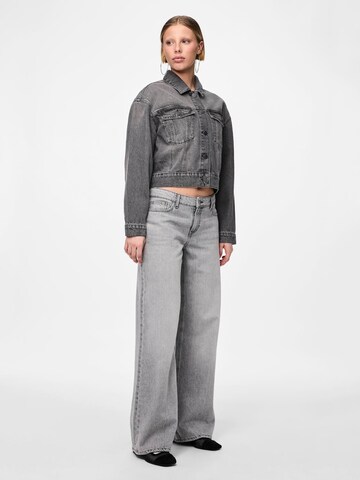 Giacca di mezza stagione 'Nynne' di PIECES in grigio