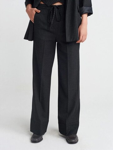 Wide Leg Pantalon Dilvin en noir : devant