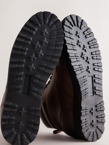 Boots stringati di Next in marrone