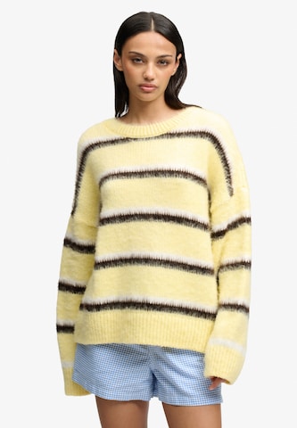 Superdry & Co Trui in Bruin: voorkant
