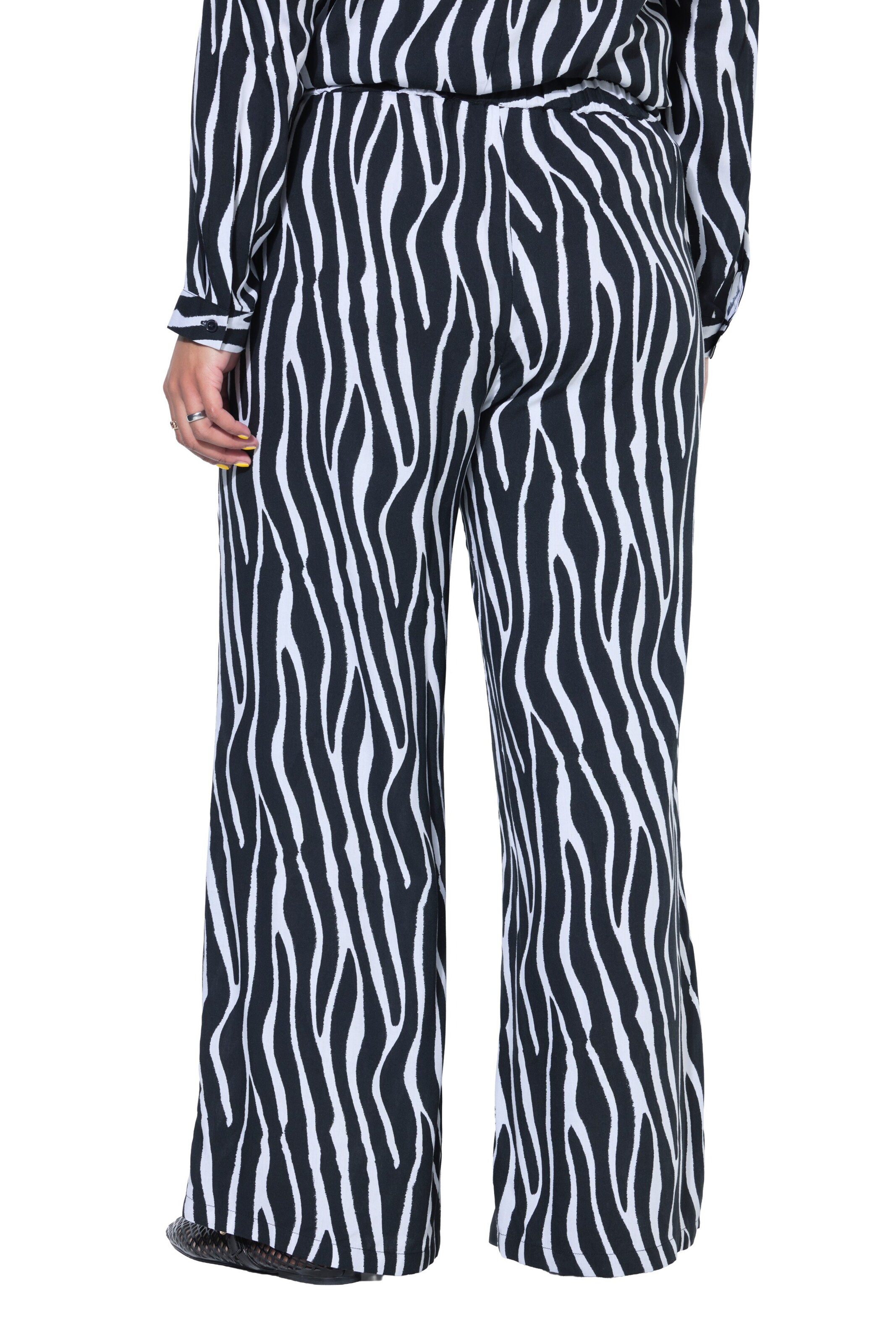 Studio Untold Flared Broek in Zwart